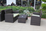 Универсални мебели от ратан за всесезонно използване в лятно заведение