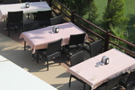 Елегантни и удобни столове от ратан за ресторанти